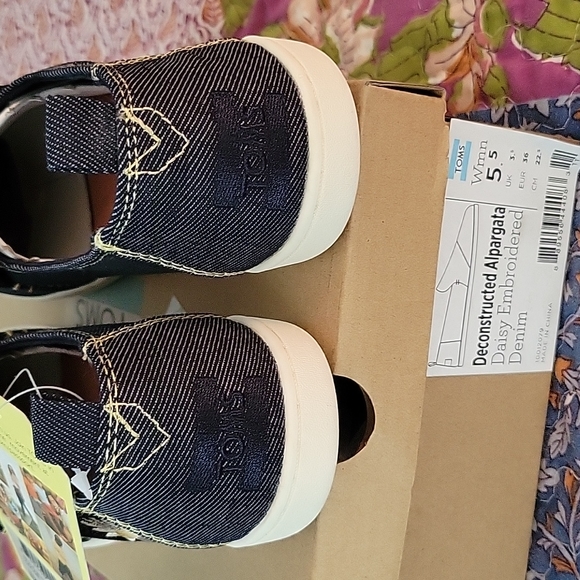 Toms denim slip on shoes,  flats, NWT - Picture 5 of 9